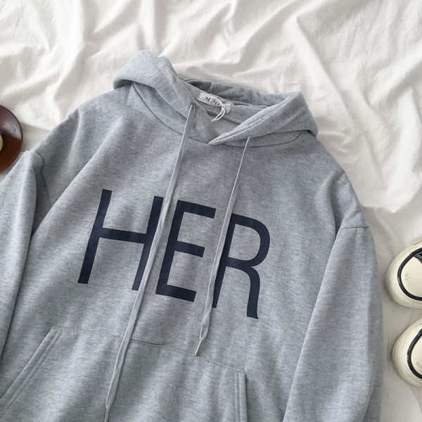 Hanorac de damă de zi cu zi în gri și roșu, cu buzunar și broderie