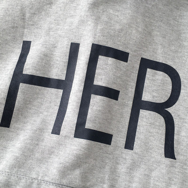 Hanorac de damă de zi cu zi în gri și roșu, cu buzunar și broderie