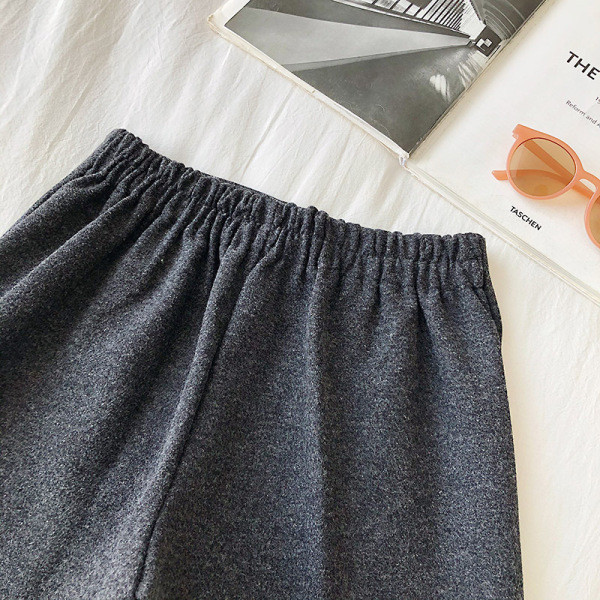 Női rövidnadrág széles modell szürke színben, magas derékkal