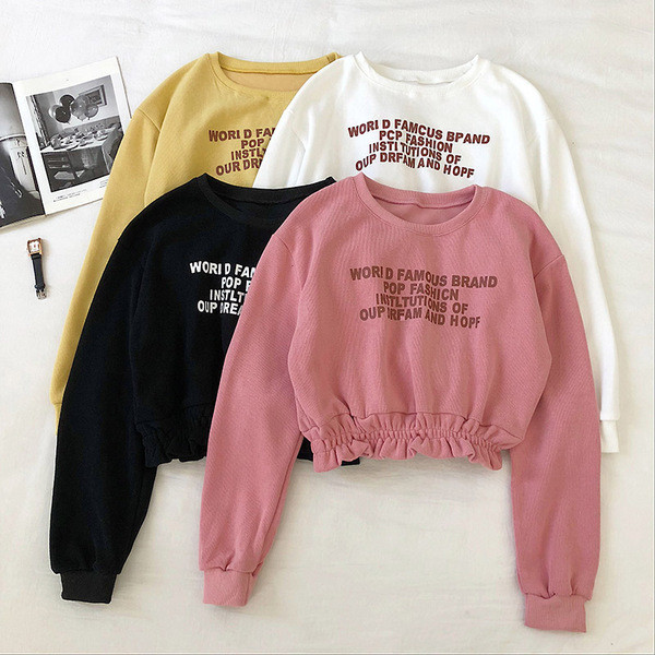 Bluza de dama alb, negru, galben si roz cu inscriptii si decolteu rotund