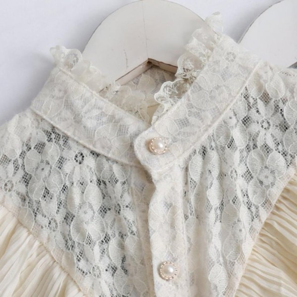 Modern női ing csipkével és gombokkal fehér, fekete és bézs színben