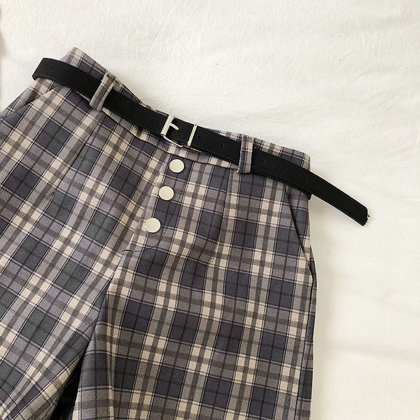 Retro stílusú kockás női nadrág szürke és barna színben, magas derékkal és övvel