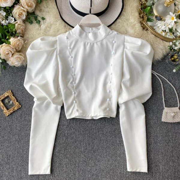 Stílusos rövid női blúz puffos ujjakkal és gombokkal bordó, fekete, fehér és bézs színben