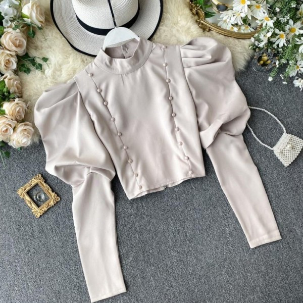 Stílusos rövid női blúz puffos ujjakkal és gombokkal bordó, fekete, fehér és bézs színben