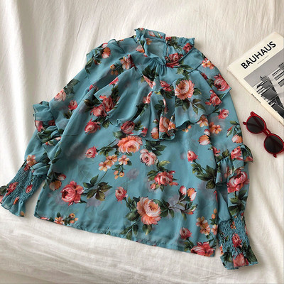 Női ing fehér, rózsaszín és kék színben, széles ujjakkal és fürtökkel