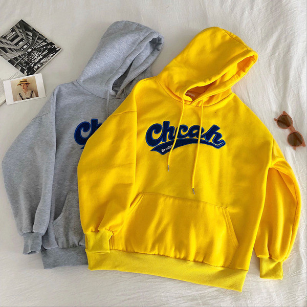 Zöld, sárga és szürke női pulóver hímzéssel és zsebbel