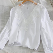 Bluză de damă modernă cu dantelă și mâneci lungi în alb și negru