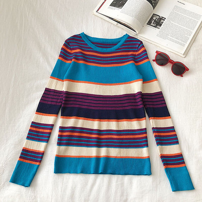 Csíkos női blúz fehér és kék színben, kerek nyakkivágással, hosszú ujjakkal