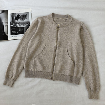 Napi női pulóver öt színben, zsebekkel és cipzárral