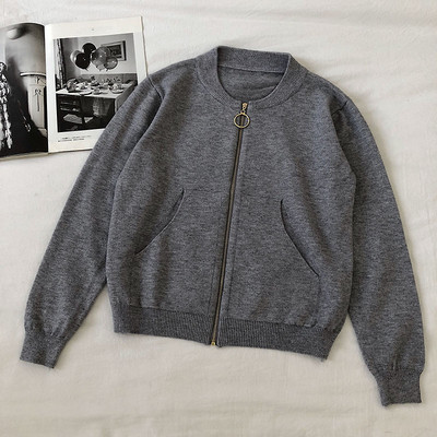 Napi női pulóver öt színben, zsebekkel és cipzárral