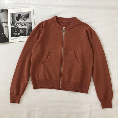 Napi női pulóver öt színben, zsebekkel és cipzárral