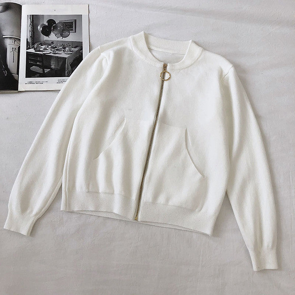 Napi női pulóver öt színben, zsebekkel és cipzárral