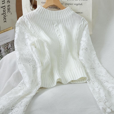 Modern női pulóver ovális nyakkivágással, fehér és fekete hímzéssel