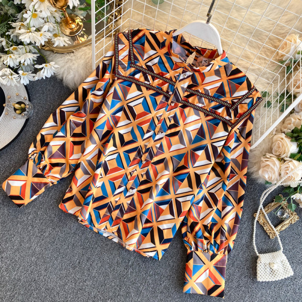 Retro stílusú női ing kék és narancs színben, széles ujjakkal és gombokkal