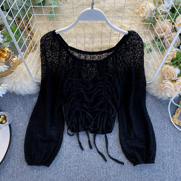 Női csipkeblúz bézs, fehér és fekete színű, megkötős