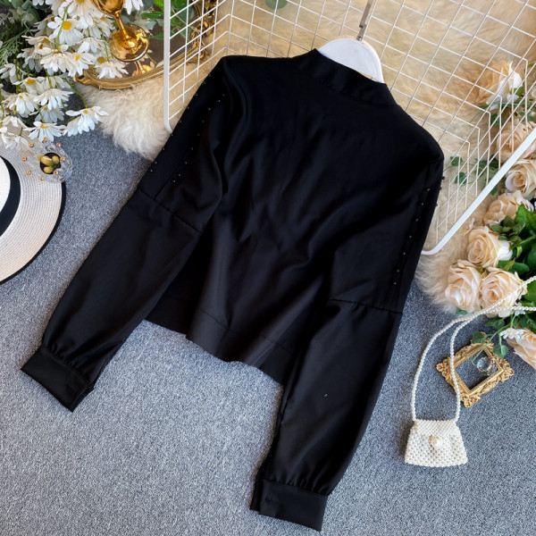 Retro stílusú női ing fehér és fekete színben, kerek nyakkivágással és gombokkal