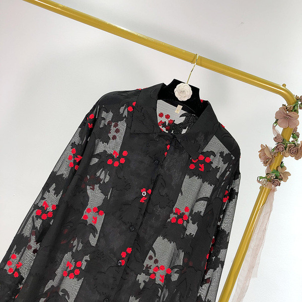 Női tavaszi tüll ing fekete színben, hímzéssel