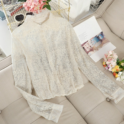 Modern női csipke ing gombokkal és klasszikus gallérral fehér és bézs színben