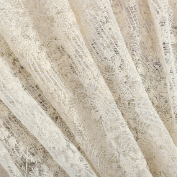 Modern női csipke ing gombokkal és klasszikus gallérral fehér és bézs színben