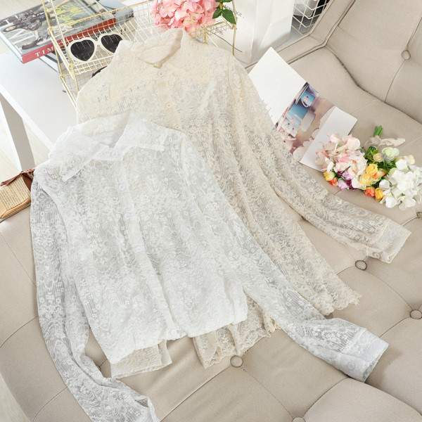 Modern női csipke ing gombokkal és klasszikus gallérral fehér és bézs színben