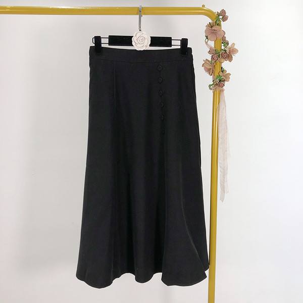 Lezser hosszú szoknya magas derékkal és gombos kivágású modell kék, barna és fekete színekben