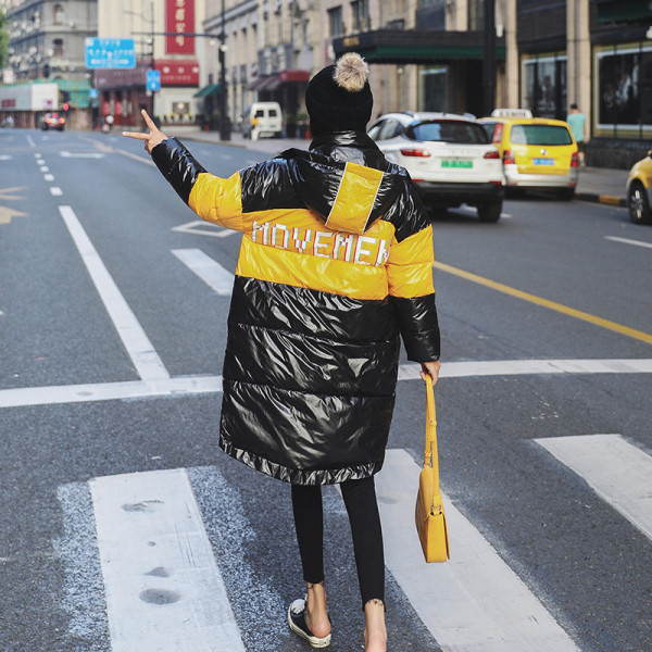 Modern női kabát hosszú modell kapucnival fekete, sárga és fehér színekben