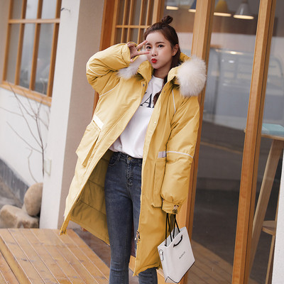 Női téli kabát széles és hosszú modell, hátoldalán hímzéssel fekete, fehér, sárga, rózsaszín és zöld színben