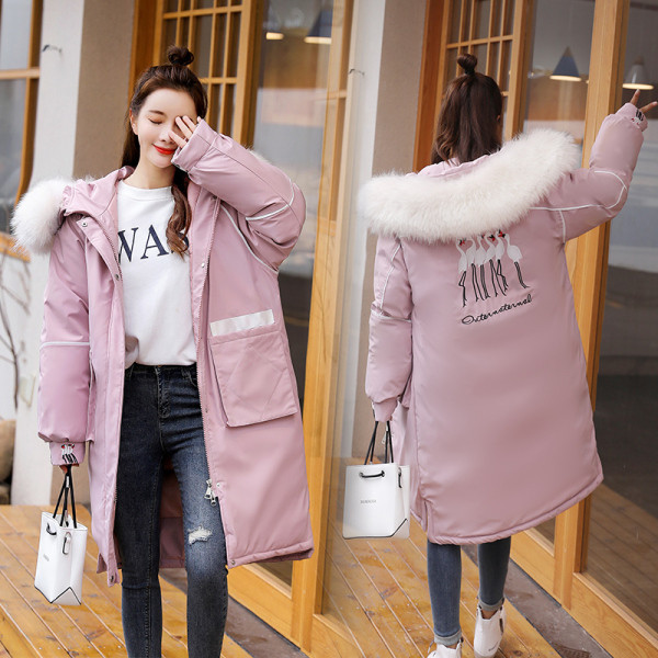 Női téli kabát széles és hosszú modell, hátoldalán hímzéssel fekete, fehér, sárga, rózsaszín és zöld színben