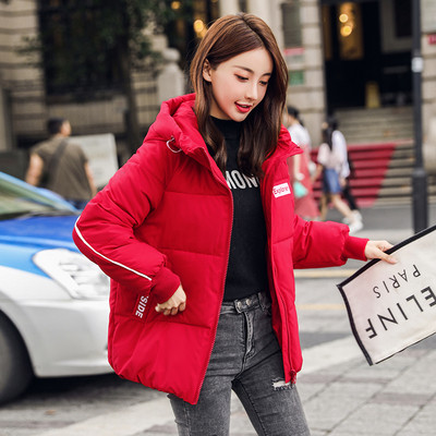 Női alkalmi kabát kapucnival és színes felirattal kék, fehér, sárga, piros és fekete színben