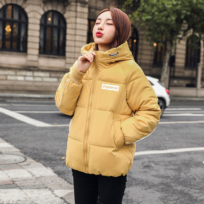 Női alkalmi kabát kapucnival és színes felirattal kék, fehér, sárga, piros és fekete színben