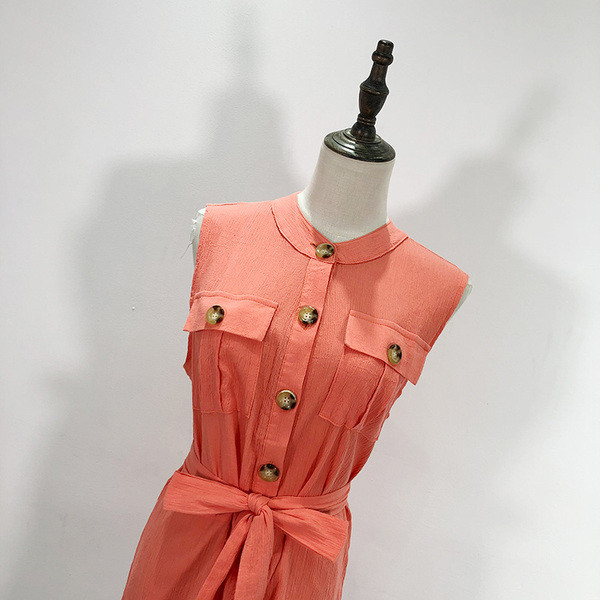 Rochie lejeră de vară cu curea și nasturi în culoarea roz