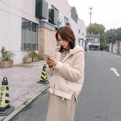 Μοντέρνο γυναικείο φθινόπωρο-χειμωνιάτικο μπουφάν με κουκούλα σε ροζ, πράσινο, μπλε, κίτρινο και λευκό χρώμα