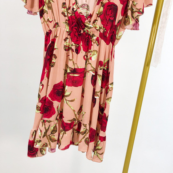 Rochie de vara de dama cu decolteu adanc model de culoare roz cu model floral