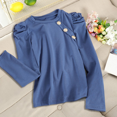 Bluză de damă modernă cu decolteu oval și nasturi în patru culori