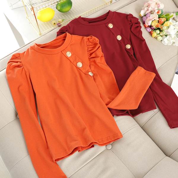 Bluză de damă modernă cu decolteu oval și nasturi în patru culori