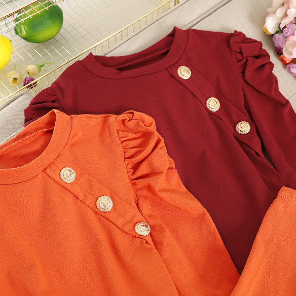 Bluză de damă modernă cu decolteu oval și nasturi în patru culori