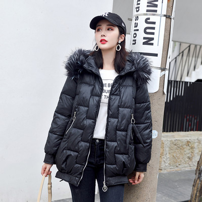 Női őszi-téli kabát standard modell, kapucnival, fehér és fekete színben