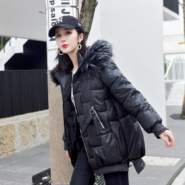 Női őszi-téli kabát standard modell, kapucnival, fehér és fekete színben