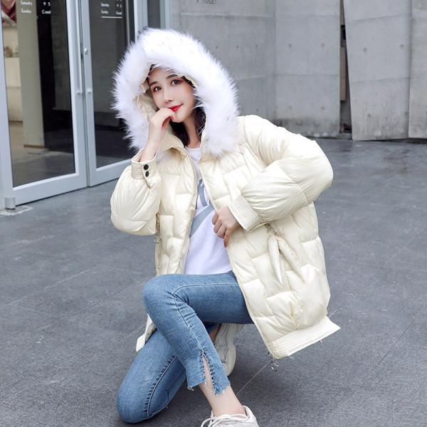 Női őszi-téli kabát standard modell, kapucnival, fehér és fekete színben