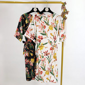 Lezser nyári ruha 3/4-es ujjal, derékban megkötős fehér és fekete színben, virágmintával