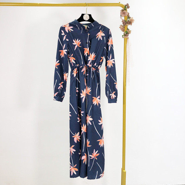 Μακρύ γυναικείο ανοιξιάτικο φόρεμα με κουμπιά και κορδόνια σε μπλε χρώμα  με floral πριντ