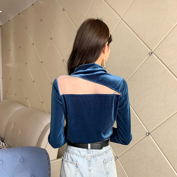 Bluză de damă modernă din catifea cu guler înalt și mâneci lungi în albastru, bej și negru