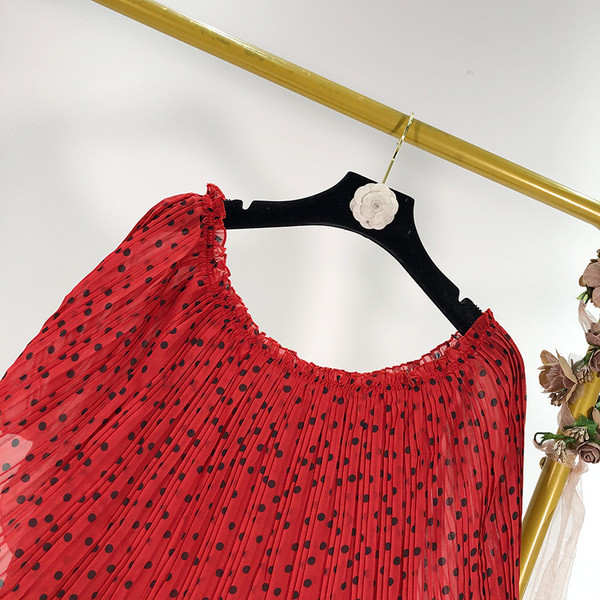 Rövid nyári tüll blúz piros színben, csupasz váll