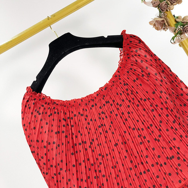 Rövid nyári tüll blúz piros színben, csupasz váll