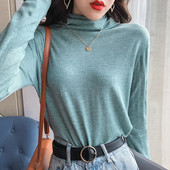 Modern női blúz vékony kötésből, magas gallérral és hosszú ujjú, különböző színekben