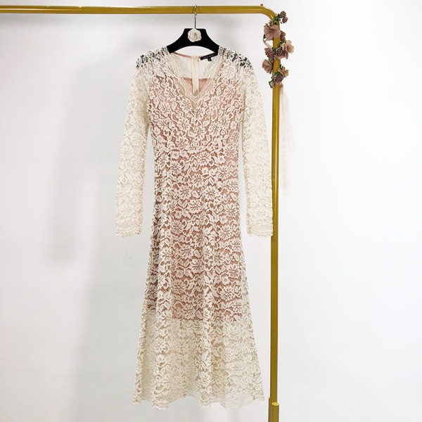 Elegáns női csipkeruha V-nyakkal barna, fehér és fekete színben