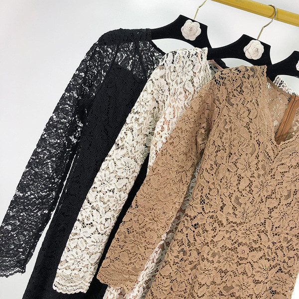Elegáns női csipkeruha V-nyakkal barna, fehér és fekete színben