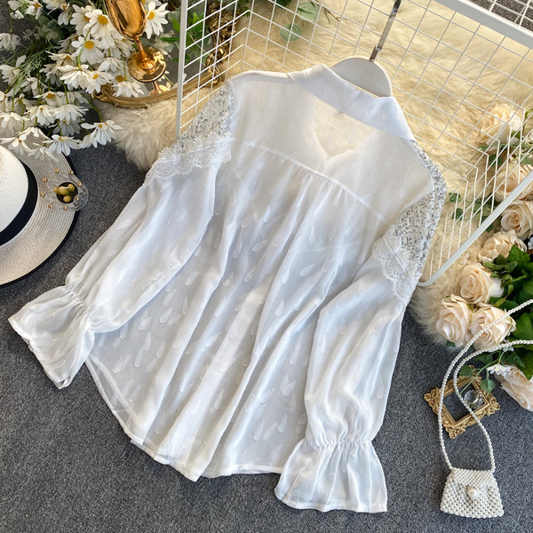 Női sifon ing fehér és fekete színben, flitterekkel és csipkével