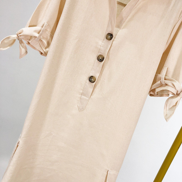 Női alkalmi ing egyenes modell klasszikus gallérral és bézs gombokkal