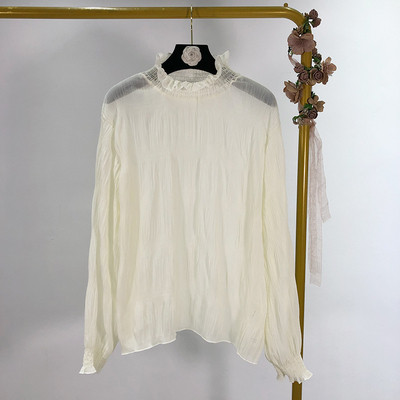 Φαρδύ γυναικεία μπλούζα με ελαστικό κολάρο σε άσπρο και μαύρο χρώμα